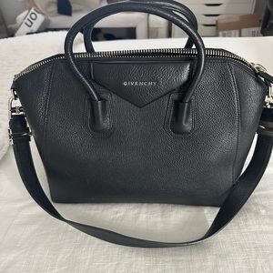 100% Authentic Medium Antigona bag in grained leather black